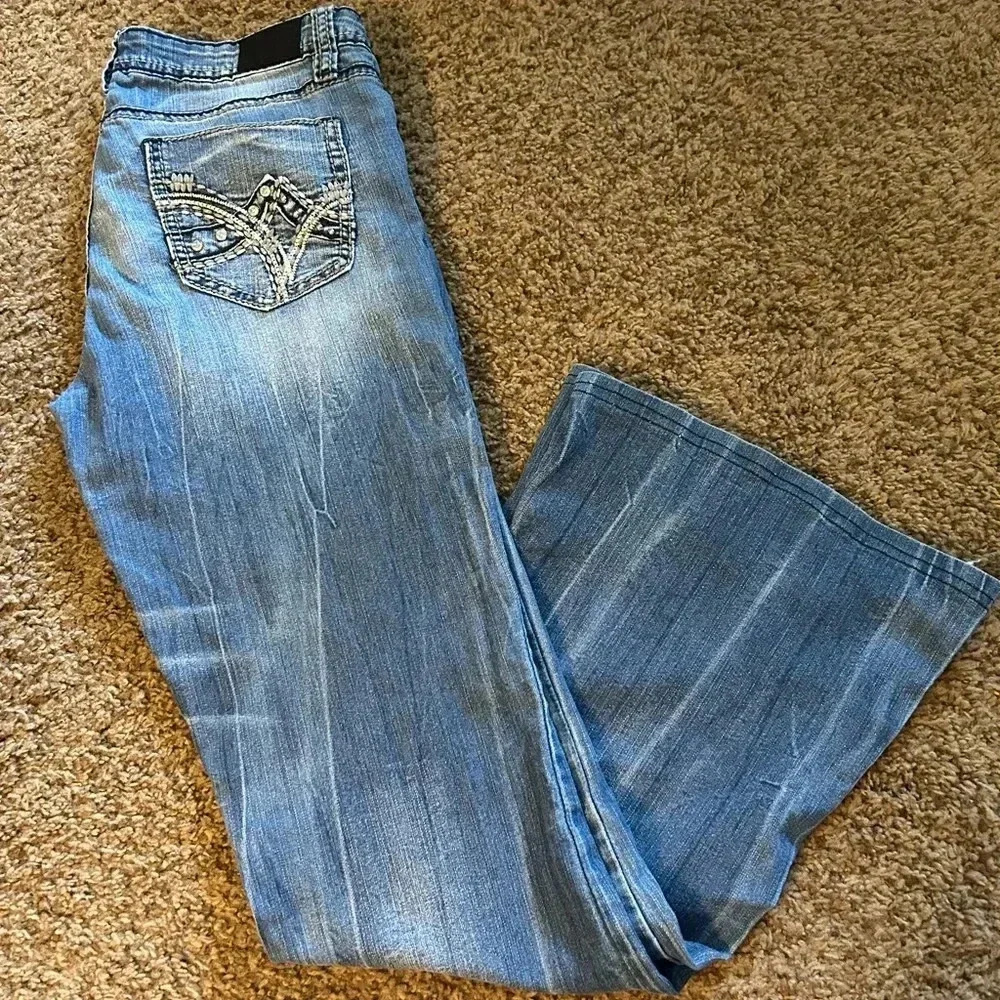 YMI Women’s size‎ 7 jeans flare